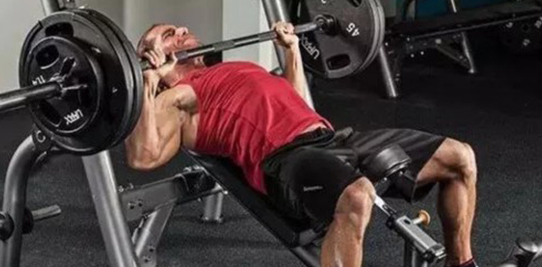 上胸部肌肉爆炸式鍛煉方法  