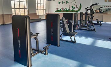 健身房地膠鋪設(shè)